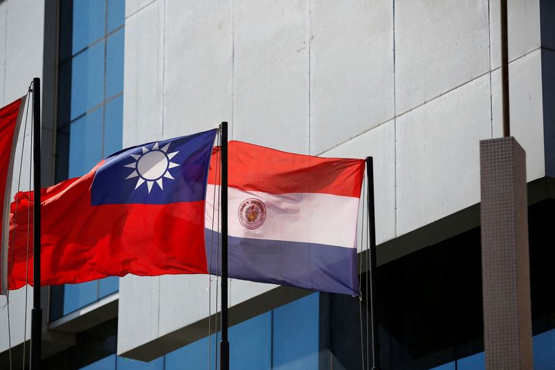 © Reuters. FILE PHOTO: The national flags of Paraguay and Taiwan are pictured outside the building housing Taiwan's embassy, in Asuncion, Paraguay April 19, 2023. REUTERS/Cesar Olmedo/File Photo