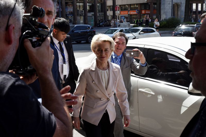 © Reuters. European Commission President Ursula von der Leyen arrives to meet with Uruguay's President Luis Lacalle Pou, in Montevideo, Uruguay December 5, 2024. REUTERS/Martin Varela Umpierrez