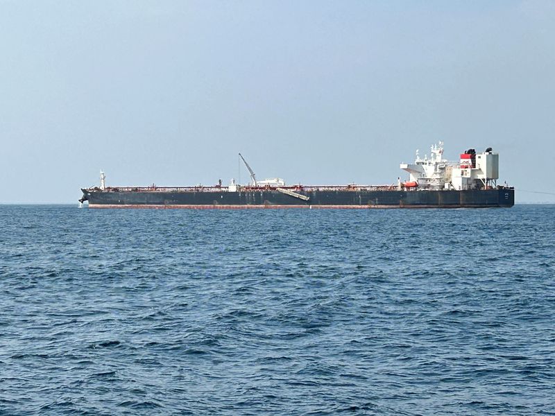 &copy; Reuters. FILE PHOTO: Crude oil tanker Otis delivers crude oil for Dangote Refinery in Lagos, Nigeria December 9, 2023. REUTERS/Seun Sanni/File Photo