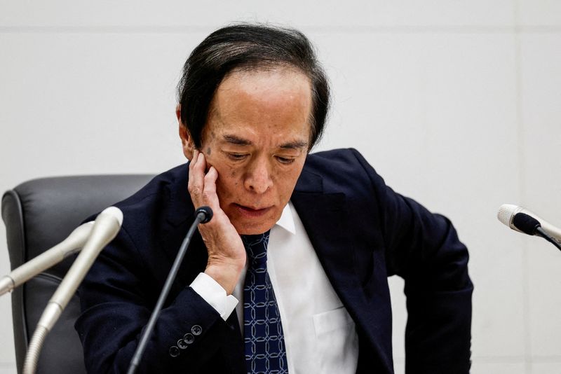 &copy; Reuters. FILE PHOTO: Bank of Japan Governor Kazuo Ueda attends a press conference after its policy meeting in Tokyo, Japan, October 31, 2024. REUTERS/Kim Kyung-Hoon/File Photo