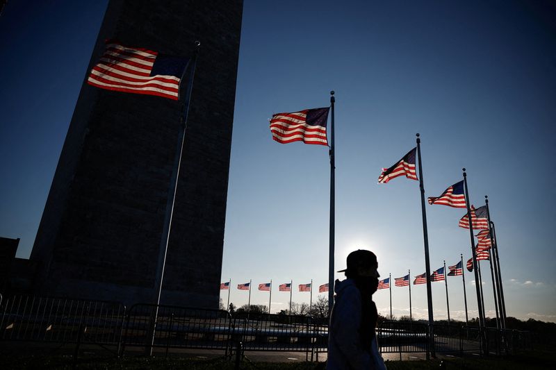 &copy; Reuters. FILE PHOTO: A person stands near the Washington Monument in Washington, D.C., U.S., December 2, 2024. REUTERS/Benoit Tessier/File Photo