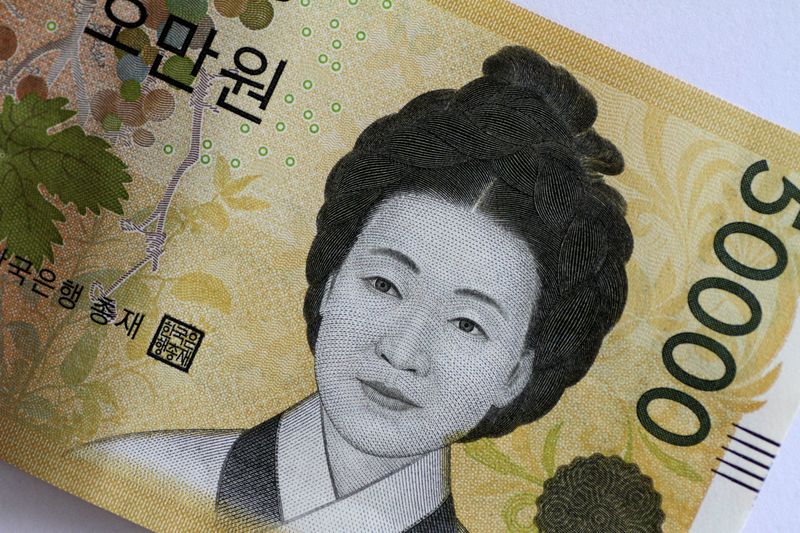 &copy; Reuters. FILE PHOTO: A South Korea won note is seen in this illustration photo May 31, 2017.     REUTERS/Thomas White/Illustration/File Photo