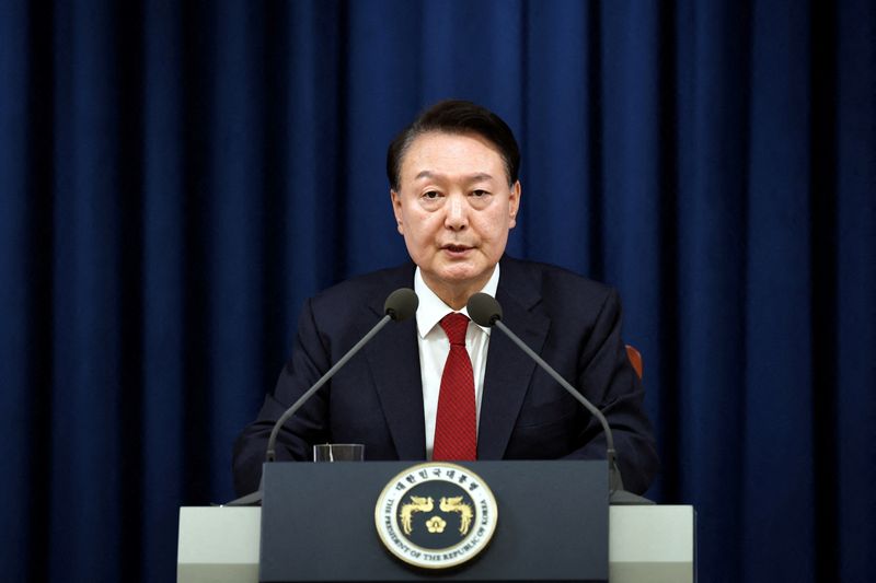 © Reuters. FILE PHOTO: South Korean President Yoon Suk Yeol delivers a speech to declare martial law in Seoul, South Korea, December 3, 2024. The Presidential Office/Handout via REUTERS/File Photo