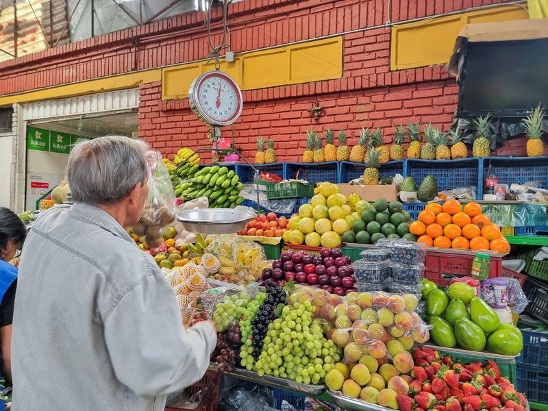 © Reuters. FILE PHOTO: A person sells food in a market square in Bogota, Colombia, December 1, 2024. REUTERS/Luis Jaime Acosta/File Photo