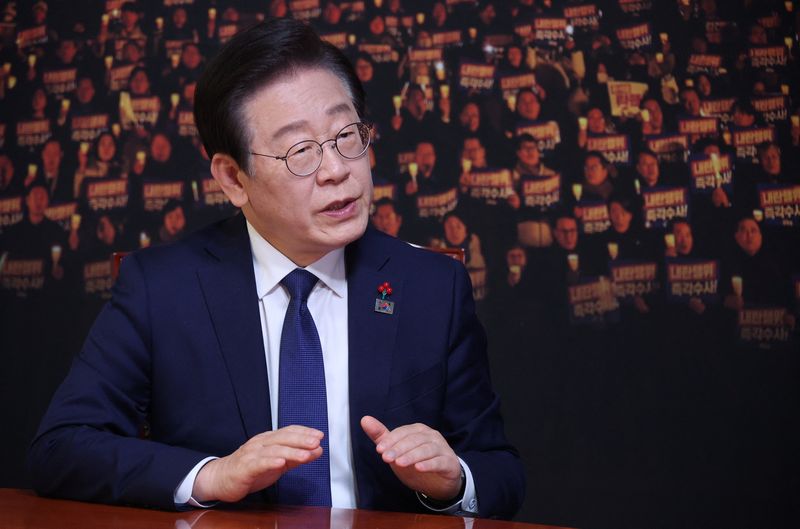 © Reuters. South Korea's main opposition Democratic Party leader Lee Jae-myung speaks during an interview with Reuters at the National Assembly in Seoul, South Korea, December 6, 2024.    REUTERS/Kim Hong-Ji