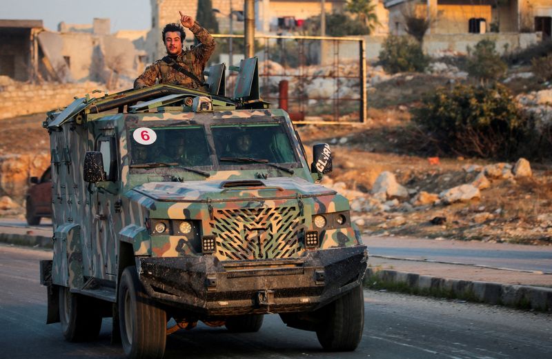 &copy; Reuters. FILE PHOTO: A rebel led by the Islamist militant group Hayat Tahrir al-Sham stands in the back of a vehicle in al-Rashideen, Aleppo province, Syria November 29, 2024. REUTERS/Mahmoud Hasano/File Photo