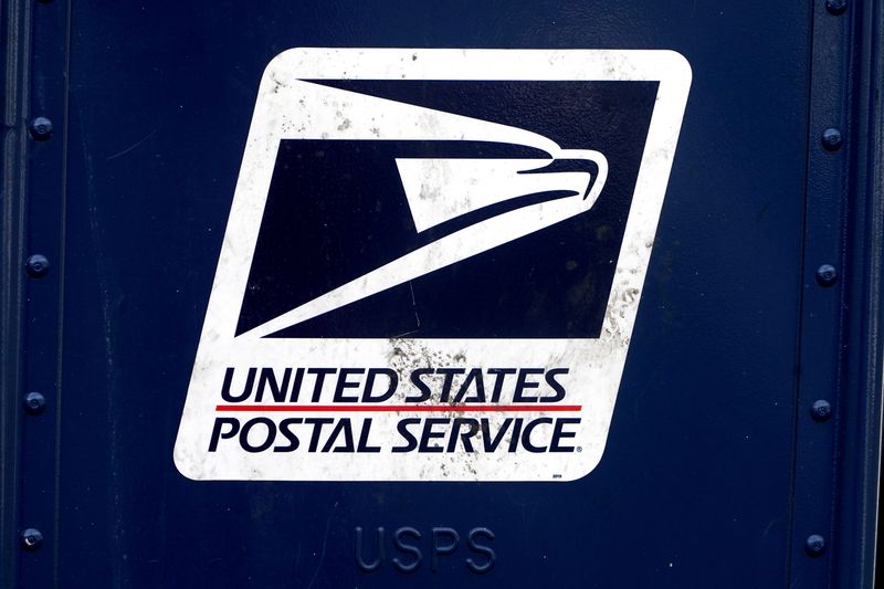 © Reuters. FILE PHOTO: A U.S. Postal Service (USPS) logo is pictured on a mail box in the Manhattan borough of New York City, New York, U.S., August 21, 2020. REUTERS/Carlo Allegri/File Photo