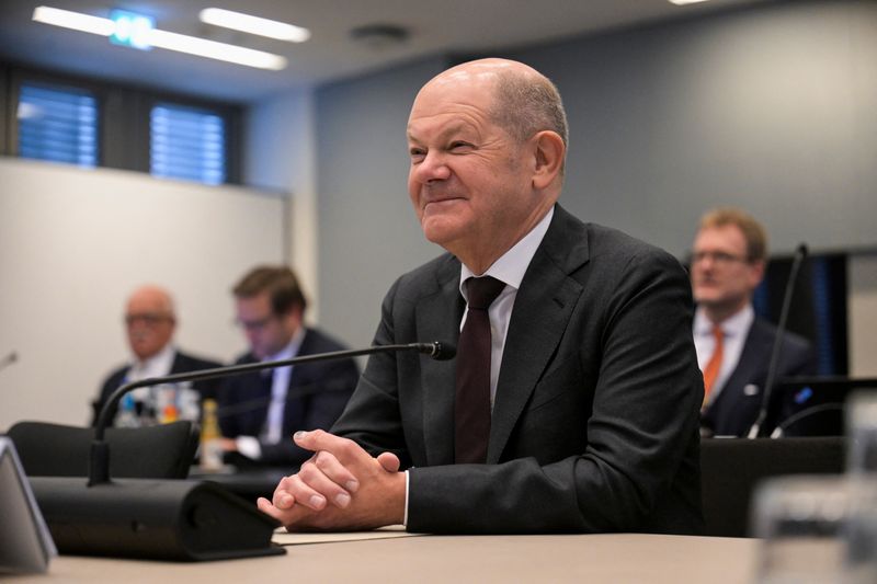 &copy; Reuters. Germany's Chancellor Olaf Scholz attends a session to answer parliamentarians' questions on Cum-Ex affair, at the plenary hall in the town hall, in Hamburg, Germany, December 6, 2024. REUTERS/Fabian Bimmer