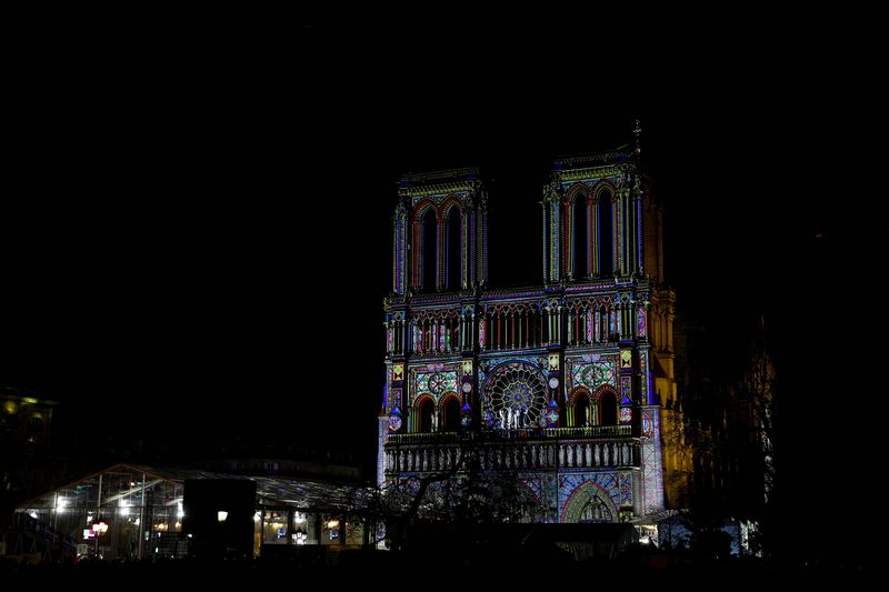 © Reuters. View of a rehearsal of a light show on the facade of Notre-Dame Cathedral in Paris, five and a half years after a fire ravaged the Gothic masterpiece, on the eve of the reopening ceremonies at Paris, France, December 6, 2024. REUTERS/Sarah Meyssonnier