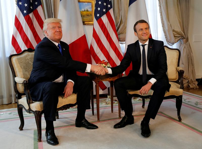 © Reuters. FILE PHOTO: U.S. President Donald Trump (L) and French President Emmanuel Macron shake hands before a lunch ahead of the NATO summit in Brussels, Belgium May 25, 2017. REUTERS/REUTERS/Jonathan Ernst/File Photo