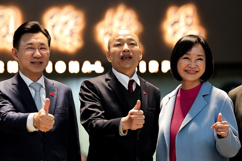 © Reuters. Taiwan's parliament speaker Han Kuo-yu poses for photos as he leads a United States delegation for the presidential inauguration of Donald Trump in Taoyuan, Taiwan January 18, 2025. REUTERS/Ann Wang