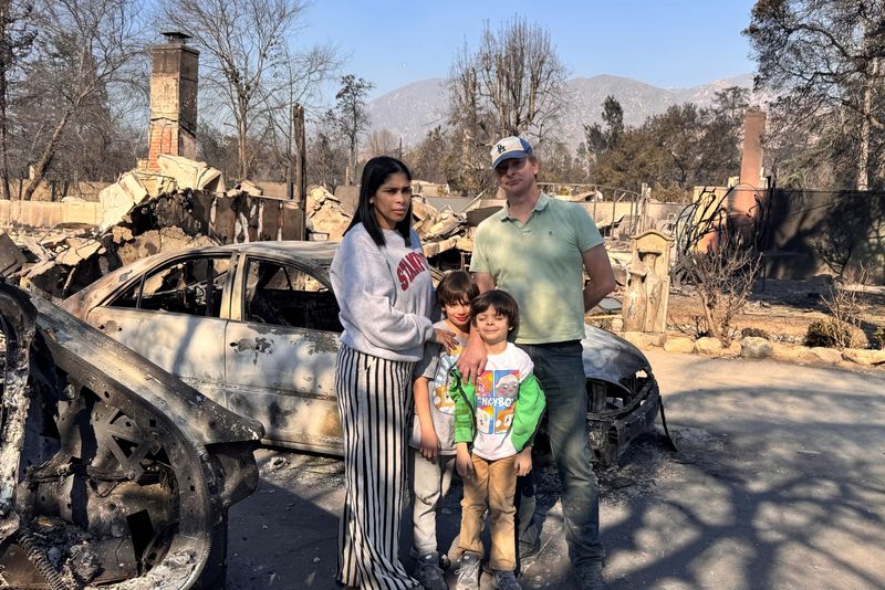 © Reuters. Deisy Suarez-Giles and her family stand in front of their home, which was destroyed by the Eaton Fire in Altadena, California, U.S., January 17, 2025.  Deisy Suarez-Giles/Handout via REUTERS