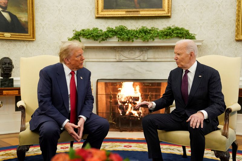 &copy; Reuters. FILE PHOTO: U.S. President Joe Biden meets with President-elect Donald Trump in the Oval Office at the White House in Washington, U.S., November 13, 2024. REUTERS/Kevin Lamarque/File Photo