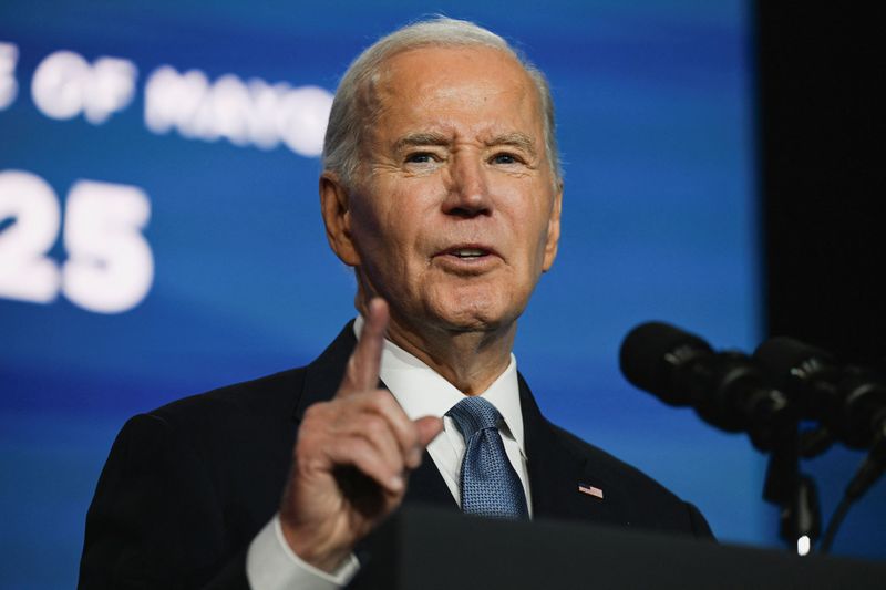 &copy; Reuters. FILE PHOTO: U.S. President Joe Biden delivers remarks at the U.S. Conference of Mayors in Washington D.C., U.S., January 17, 2025. REUTERS/Annabelle Gordon/File Photo