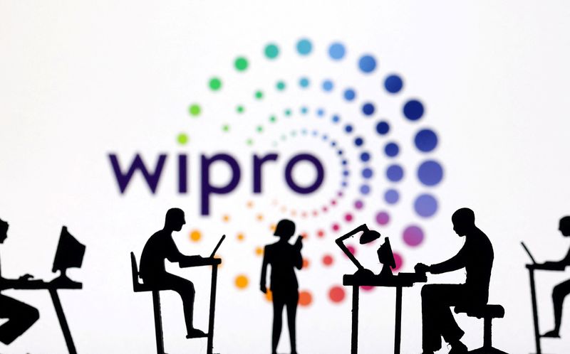 © Reuters. Figurines with computers and smartphones are seen in front of Wipro logo in this illustration taken, February 19, 2024. REUTERS/Dado Ruvic/Illustration/File Photo