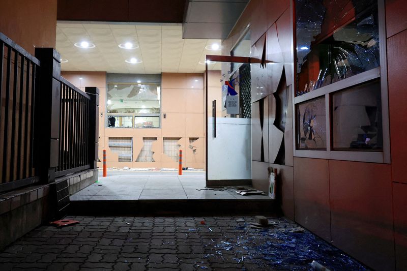 &copy; Reuters. FILE PHOTO: A general view shows damaged walls at a court after pro-Yoon supporters stormed the building following a court decision to extend impeached President Yoon Suk Yeol's detention for up to 20 days, in Seoul, South Korea, January 19, 2025.   Yonha