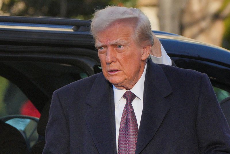 &copy; Reuters. U.S. President-elect Donald Trump arrives for a service at St. John's Church on Inauguration Day of his second presidential term in Washington, U.S. January 20, 2025. REUTERS/Jeenah Moon