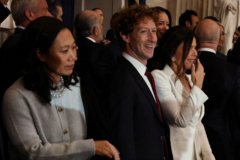 &copy; Reuters. Priscilla Chan, Meta and Facebook CEO Mark Zuckerberg, and Lauren Sánchez attend the inauguration of U.S. President-elect Donald Trump in the Rotunda of the U.S. Capitol on January 20, 2025 in Washington, DC. Donald Trump takes office for his second term