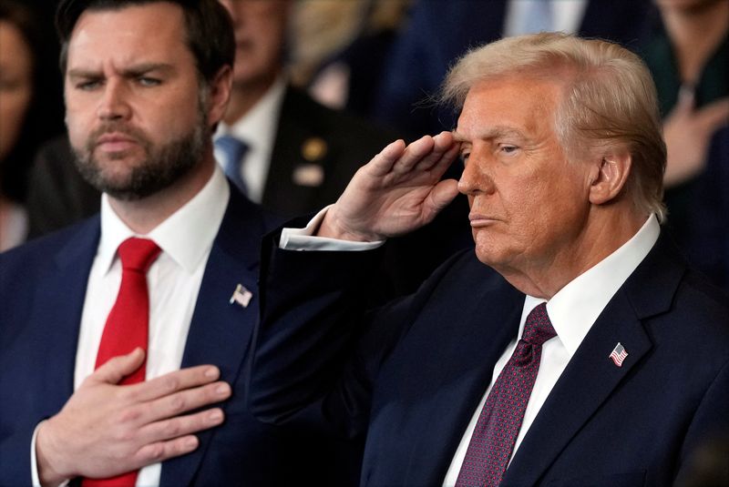 © Reuters. President Donald Trump and Vice President JD Vance listen to Christopher Macchio sing during the 60th Presidential Inauguration in the Rotunda of the U.S. Capitol in Washington, Monday, Jan. 20, 2025.     Julia Demaree Nikhinson/Pool via REUTERS