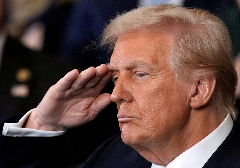 © Reuters. President Donald Trump listens to Christopher Macchio sing during the 60th Presidential Inauguration in the Rotunda of the U.S. Capitol in Washington, Monday, Jan. 20, 2025.     Julia Demaree Nikhinson/Pool via REUTERS    