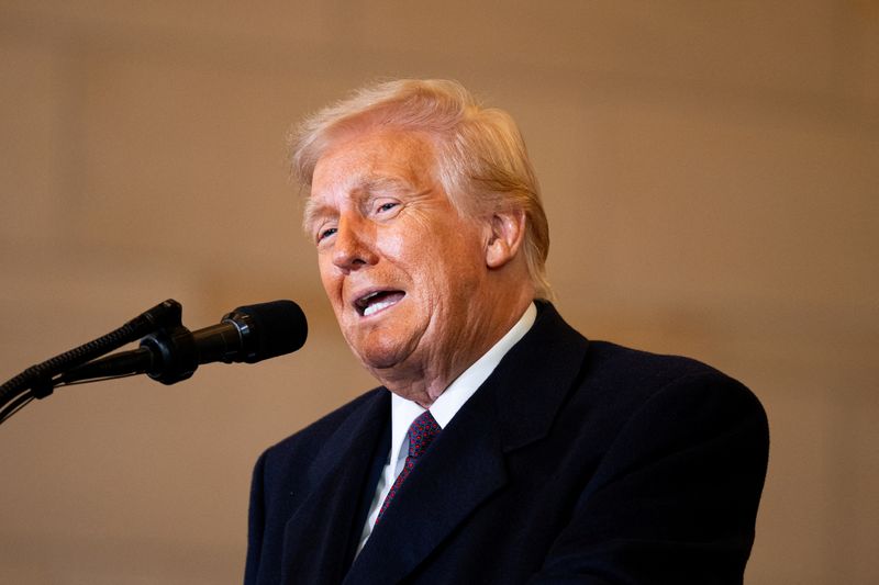 © Reuters. President Donald Trump speaks to the crowd in the VIP overflow viewing area in Emancipation Hall after being sworn in as the 47th President of the United States in the U.S. Capitol on Monday, January 20, 2025. Bill Clark/Pool via REUTERS