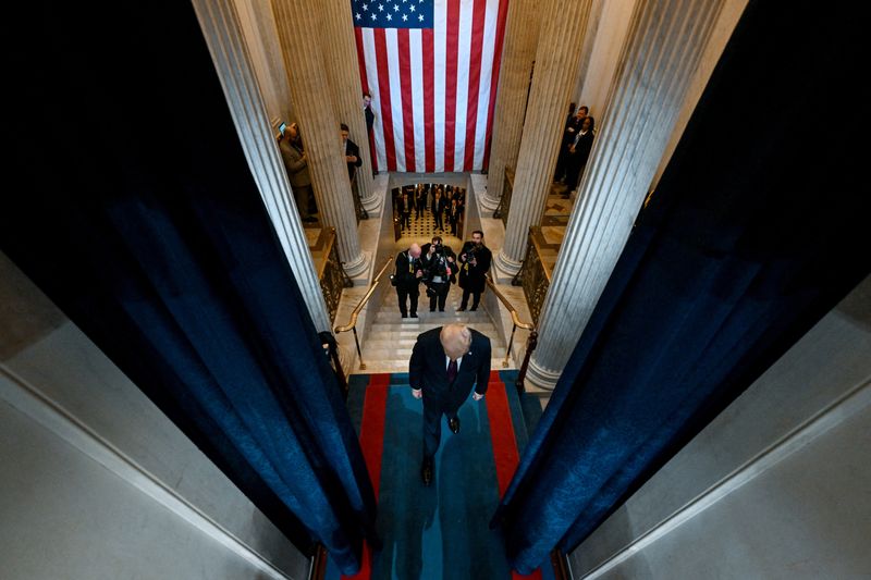 © Reuters. President-elect Donald J. Trump entering the stage of his inauguration as the 47th president of the United States inside the Capitol Rotunda of the U.S. Capitol building in Washington, D.C., Monday, January 20, 2025. Kenny Holston/Pool via REUTERS  