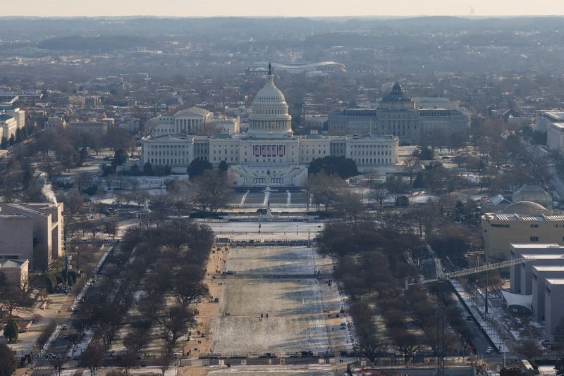 © Reuters. A view of the U.S. Capitol from the top of the Washington Monument on the Inauguration Day of Donald Trump's second presidential term in Washington, DC, U.S. January 20, 2025. REUTERS/Brendan McDermid/Pool