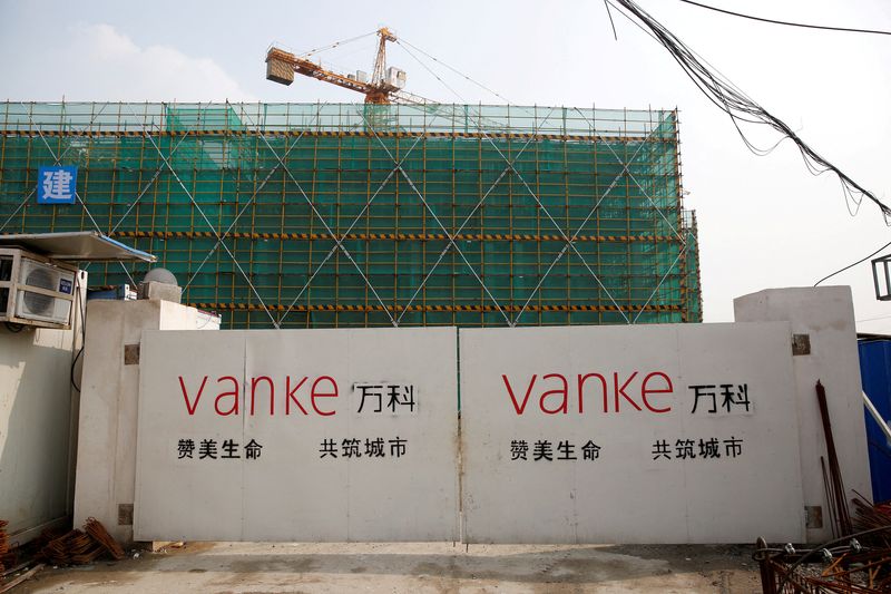 © Reuters. FILE PHOTO: FILE PHOTO: Sign of Vanke is seen at a gate of a construction site in Shanghai, China, March 21, 2017. Picture taken March 21, 2017. REUTERS/Aly Song/File Photo