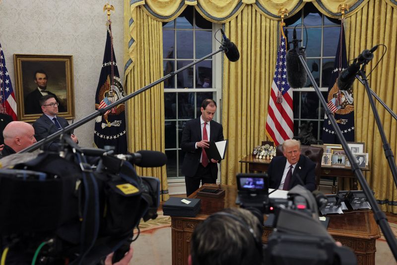 &copy; Reuters. Presidente Donald Trump no Salão Ovaln 20/1/2025    REUTERS/Carlos Barria