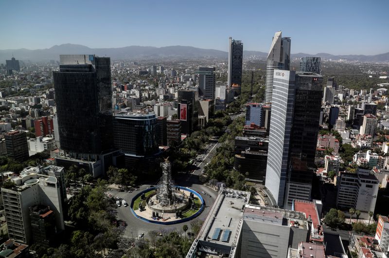 © Reuters. FILE PHOTO: A general view shows the Angel of Independence monument and buildings in metropolitan Mexico City, Mexico February 13, 2021. Picture taken through a glass window of a building. REUTERS/Henry Romero/File Photo