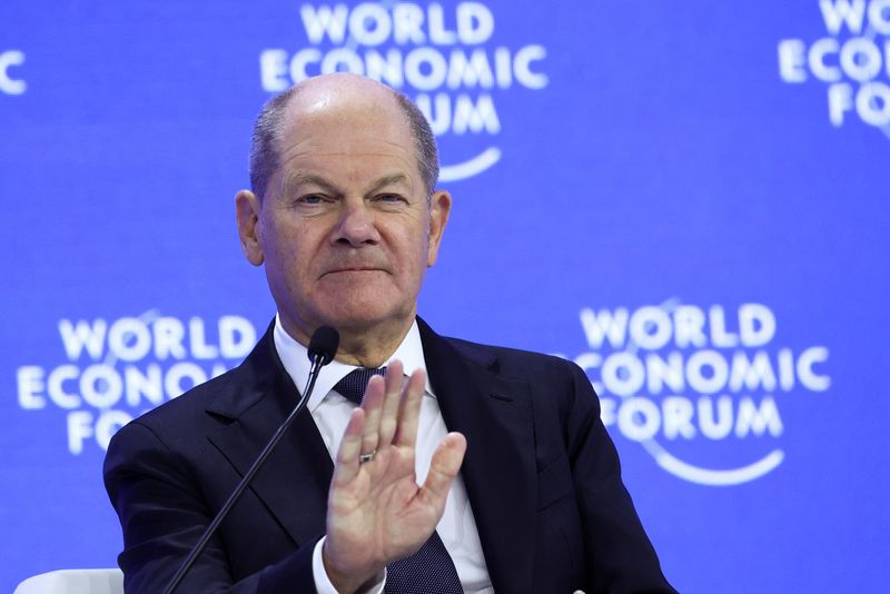 © Reuters. German Chancellor Olaf Scholz attends the 55th annual World Economic Forum (WEF) meeting in Davos, Switzerland, January 21, 2025. REUTERS/Yves Herman