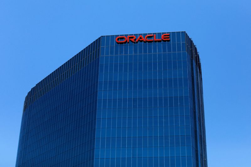 &copy; Reuters. FILE PHOTO: The Oracle logo is shown on an office building in Irvine, California, U.S. June 28, 2018.        REUTERS/Mike Blake/File Photo