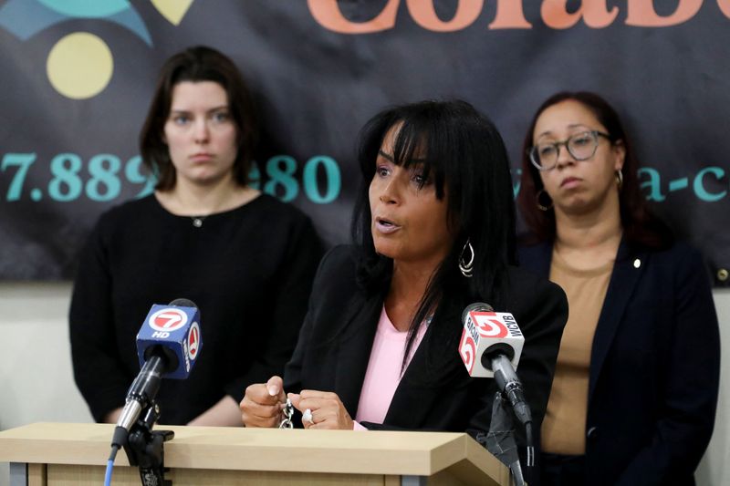 © Reuters. Gladys Vega, president and CEO of the Brazilian Workers' Center and civil rights attorney, La Colaborativa, speaks at a press conference about the lawsuit filed against the Trump administration's executive order that would strip the children of immigrant parents of their US citizenship by birth, in Chelsea, Massachusetts, United States, 21 January 2025. Reuters/Lauren Owens Lambert