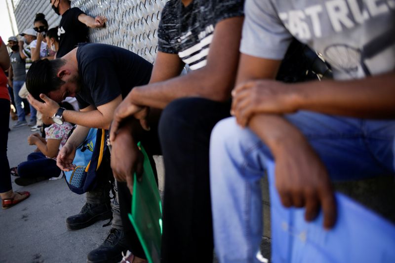 &copy; Reuters. FILE PHOTO: Migrants in the "Remain in Mexico" program queue outside the premises of the National Migration Institute (INM) to renew their permission to stay legally in Mexico to wait for their immigration hearing in the U.S., in Ciudad Juarez, Mexico Jul