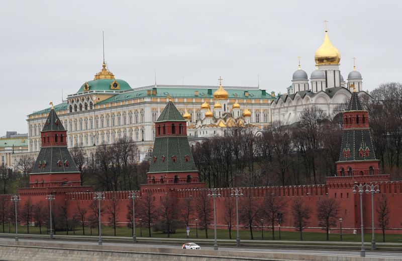 © Reuters. FILE PHOTO: A view of the Kremlin wall in central Moscow, Russia, March 30, 2020. REUTERS/Evgenia Novozhenina/File Photo