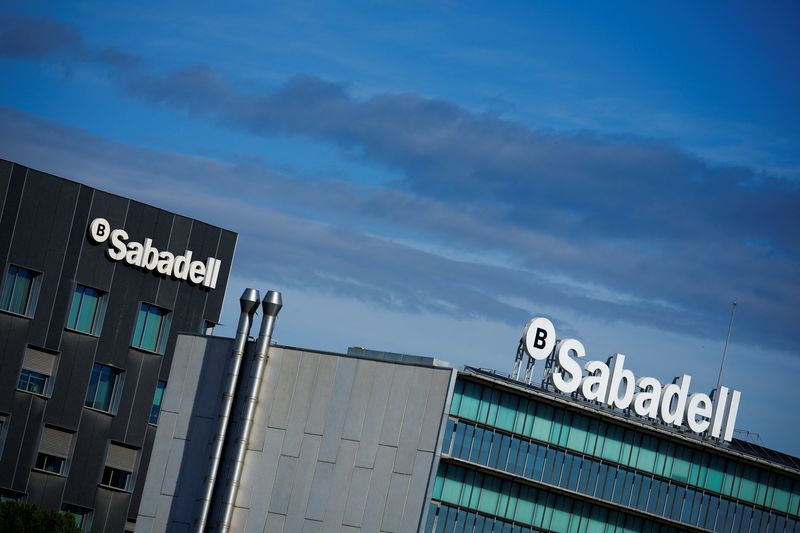 © Reuters. Logo of Sabadell bank is seen on the top of their main central service office building in Sant Cugat del Valles, near Barcelona, Spain, January 22, 2025. REUTERS/Albert Gea