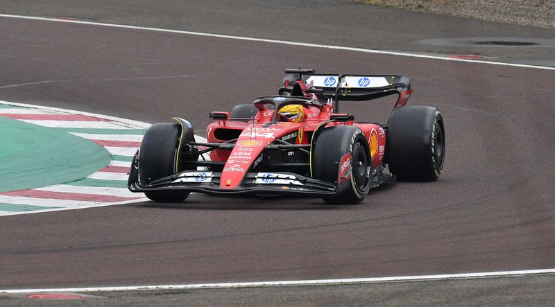 Hamilton faz sua estreia na pista pela Ferrari