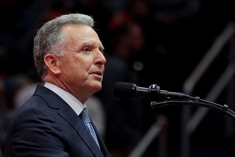 © Reuters. U.S. President Donald Trump's Middle East envoy-designate Steve Witkoff gives a speech at the inaugural parade inside Capital One Arena on the inauguration day of Trump's second presidential term, in Washington, U.S. January 20, 2025. REUTERS/Carlos Barria