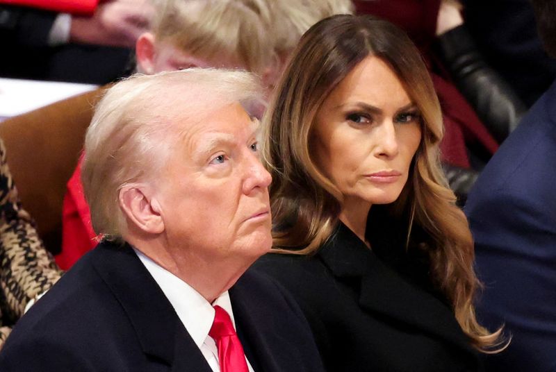 &copy; Reuters. Donald Trump e a primeira-dama dos EUA Melania na Catedral Nacional de Washingtonn21/1/2025 nREUTERS/Kevin Lamarque