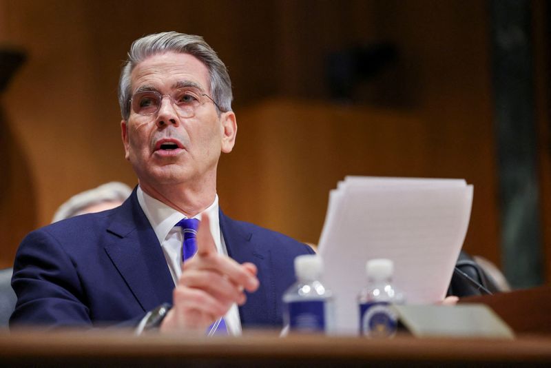 © Reuters. FILE PHOTO: Scott Bessent, U.S. President-elect Donald Trump's nominee to be secretary of treasury, speaks as he testifies during a Senate Committee on Finance confirmation hearing on Capitol Hill in Washington, U.S., January 16, 2025. REUTERS/Kevin Lamarque/File Photo