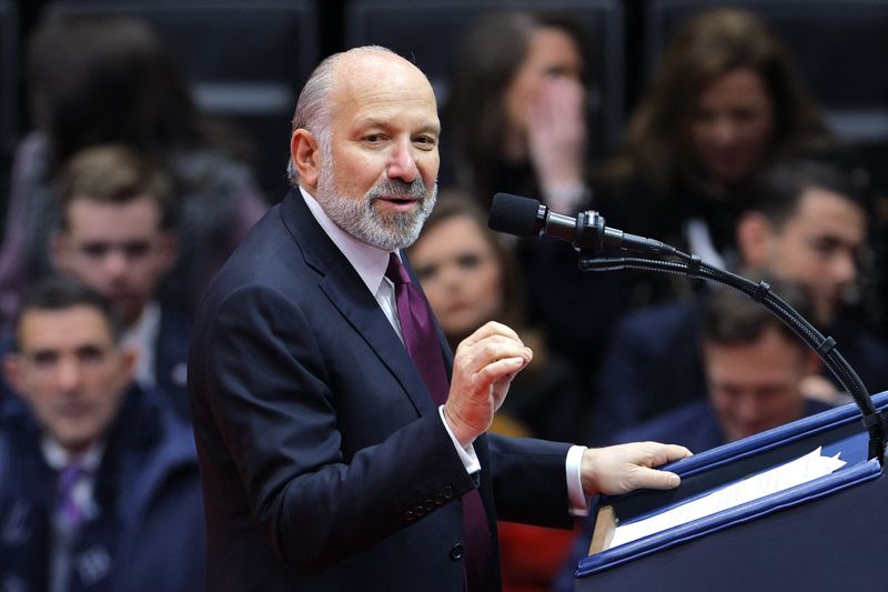 ©Reuters. File photo: U.S. Secretary of Commerce candidate Howard Lutnick speaks inside Capital One Arena during the inauguration of President Donald Trump's second term in Washington, U.S., January 20, 2025. REUTERS/Brian Snyder/File Photo