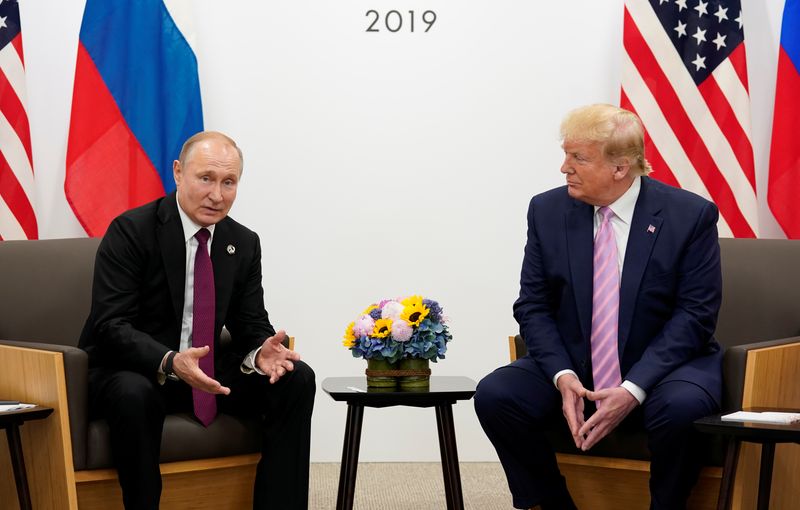 © Reuters. FILE PHOTO: Russia's President Vladimir Putin gestures during a bilateral meeting with U.S. President Donald Trump at the G20 leaders summit in Osaka, Japan, June 28, 2019.  REUTERS/Kevin Lamarque/File Photo