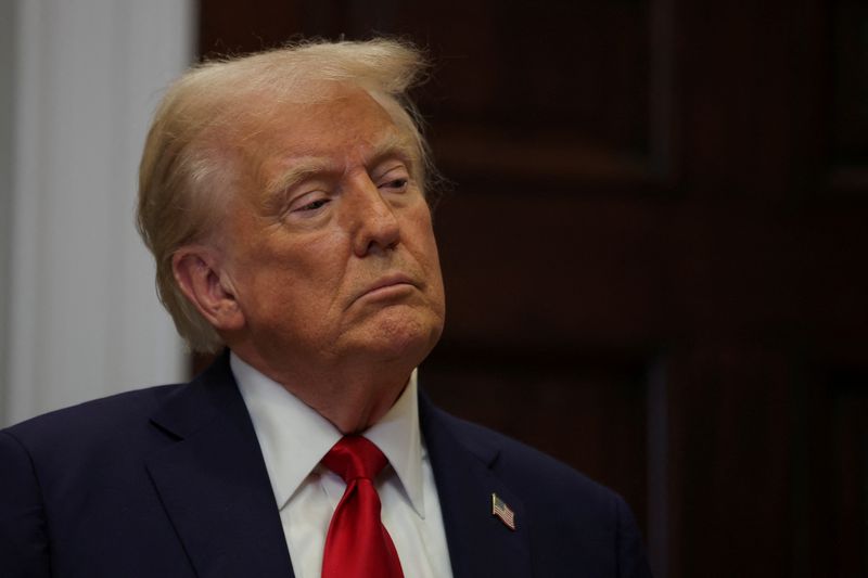 &copy; Reuters. FILE PHOTO: U.S. President Donald Trump stands after delivering remarks on AI infrastructure at the Roosevelt room at White House in Washington, U.S., January 21, 2025.  REUTERS/Carlos Barria/File Photo