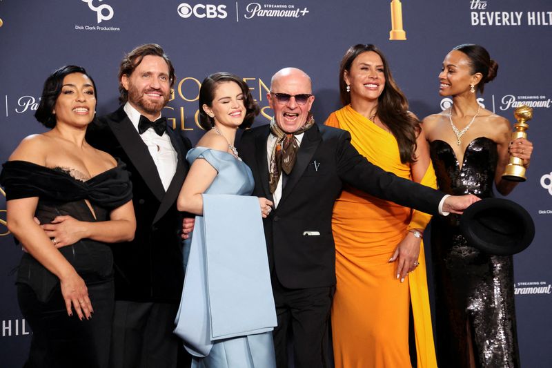 &copy; Reuters. FILE PHOTO: Adriana Paz, Edgar Ramirez, Selena Gomez, Jacques Audiard, Karla Sofia Gascon, and Zoe Saldana, winners of the Best Motion Picture - Musical or Comedy award for "Emilia Perez," pose at the 82nd Golden Globe Awards in Beverly Hills, California,