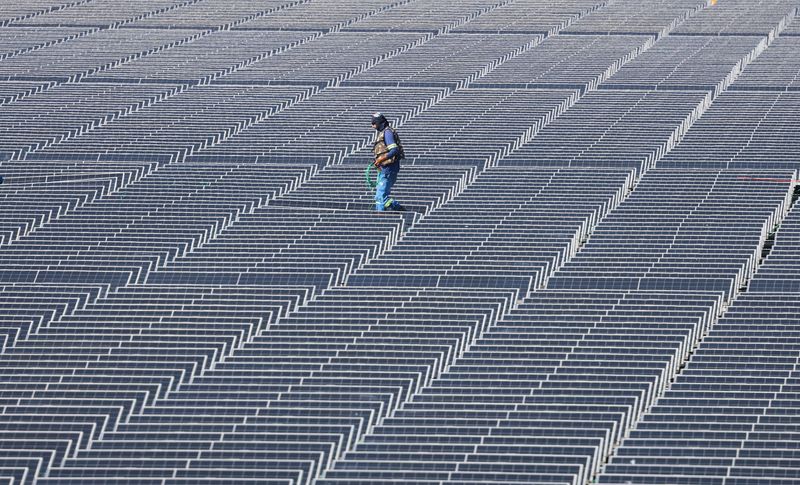 Fusões e aquisições em energia solar crescem 76% em 2024 em meio à consolidação, aponta Greener