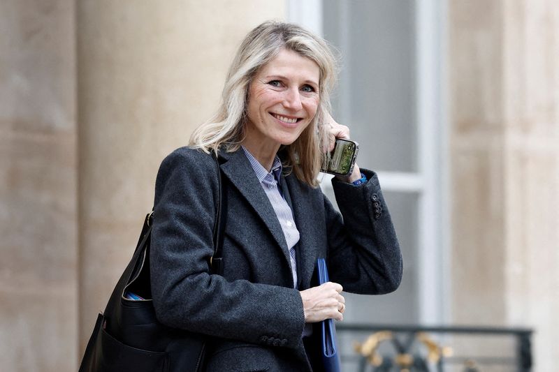 © Reuters. FILE PHOTO: French Minister for Sports, Youth, and Community Life Marie Barsacq leaves following the weekly cabinet meeting at the Elysee Palace in Paris, France, January 22, 2025. REUTERS/Benoit Tessier/File Photo