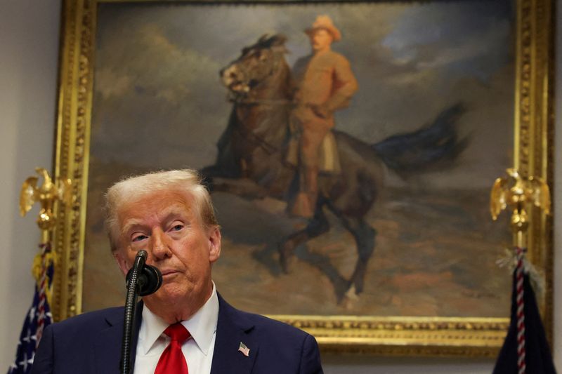 © Reuters. U.S. President Donald Trump delivers a speech on AI infrastructure in the Roosevelt Room of the White House in Washington, U.S., January 21, 2025. REUTERS/Carlos Barria