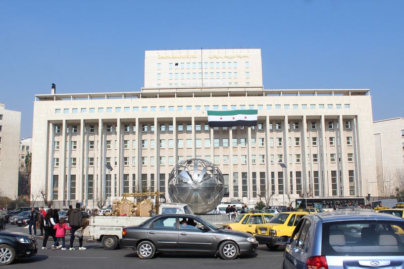 © Reuters. FILE PHOTO: A view of Syrian central bank, after the ousting of Syria's Bashar al-Assad, in Damascus,Syria, January 12, 2025. REUTERS/Firas Makdesi/File Photo