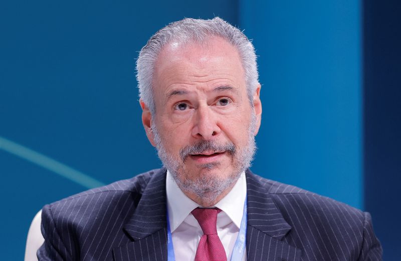 © Reuters. Brazilian climate negotiator Andre Correa do Lago speaks during a press conference at the COP29 United Nations climate change conference, in Baku, Azerbaijan November 22, 2024. REUTERS/Maxim Shemetov/ File Photo