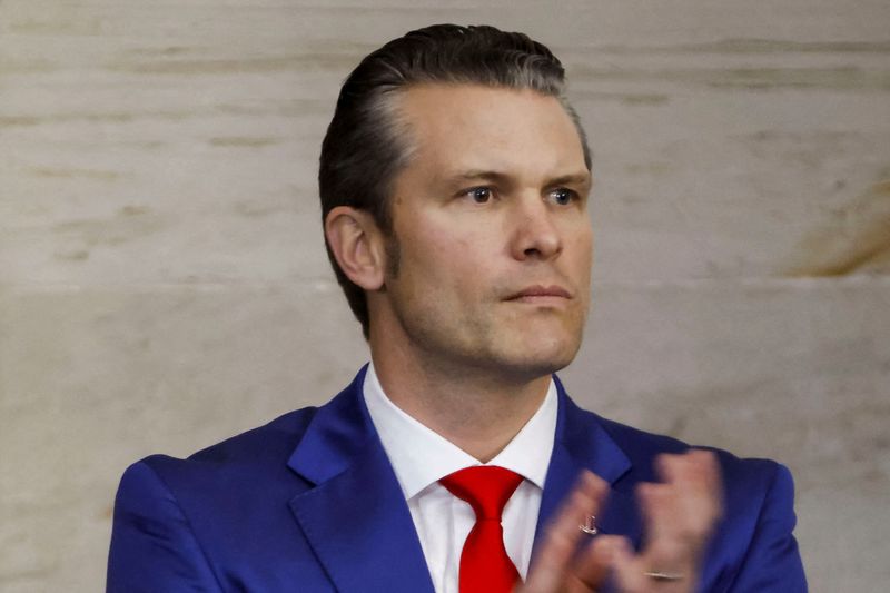 &copy; Reuters. FILE PHOTO: Pete Hegseth, Donald Trump’s nominee to be Secretary of Defense, during Trump’s inauguration as the 47th President of the United States in the rotunda of the United States Capitol in Washington, DC, USA, 20 January 2025. SHAWN THEW/Pool vi